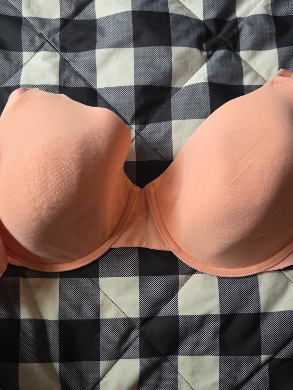 OLGA, Everyday Smooth T-Shirt Bra In Peach, 38D (2 Bras)